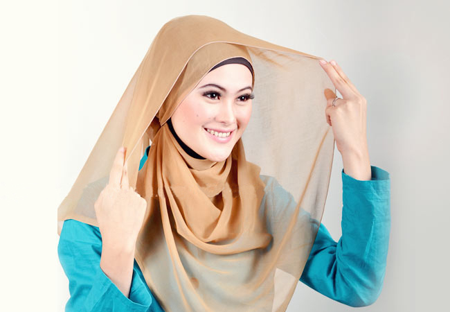 Cara memakai Jilbab Segi Empat Sederhana Yang Simpel dan Elegan Terbaru 2017