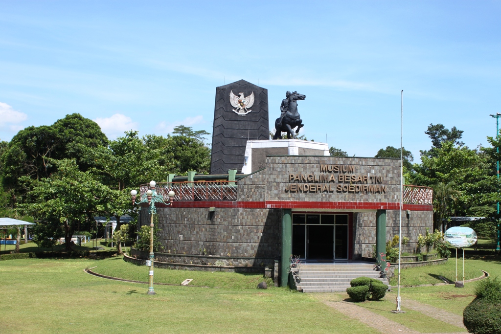 Wisata Sejarah Monumen Sudirman